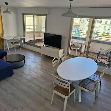 Apartmán 4 - 6 Personnes Centre - Clim - Terrasse - Wifi Nîmes