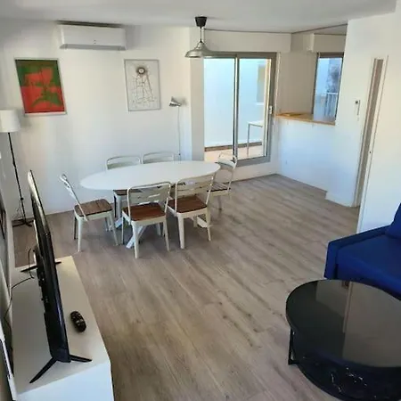 4 - 6 Personnes Centre - Clim - Terrasse - Wifi * Nîmes